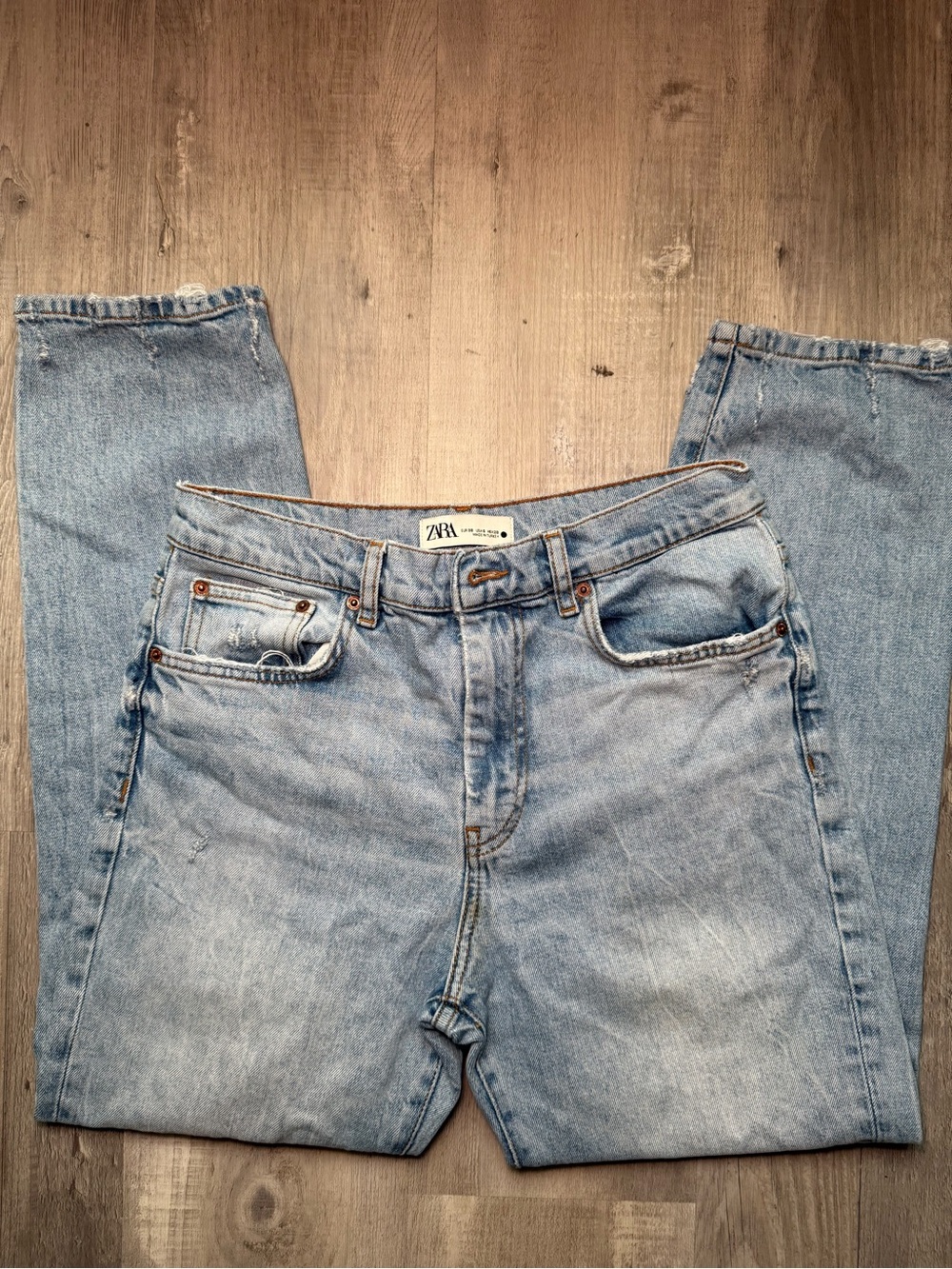 ZARA women’s light-wash denim jeans in US size 6 / EUR 38